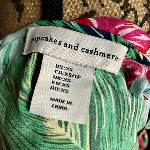 ☀️Cupcakes and Cashmere 🌴tropical print tank blouse - Picture 8 of 8